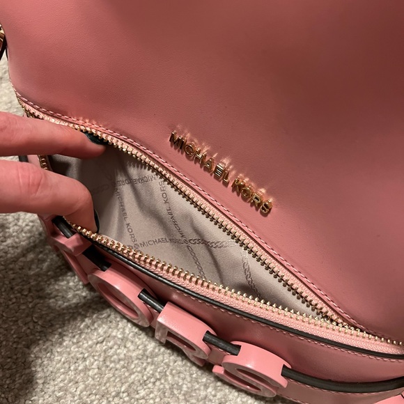 BRAND NEW MK RHEA ZIP IN ~CARNATION~ 🩷 - Picture 12 of 13